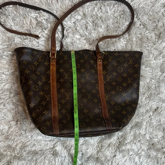 Pre-Loved Authentic. LV Luxury Brown Monogram Tote Bag - Picture 4 of 16